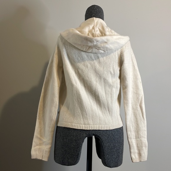 Weekend Maxmara 100% Virgin wool cardigan fits like XS to S - Picture 4 of 9